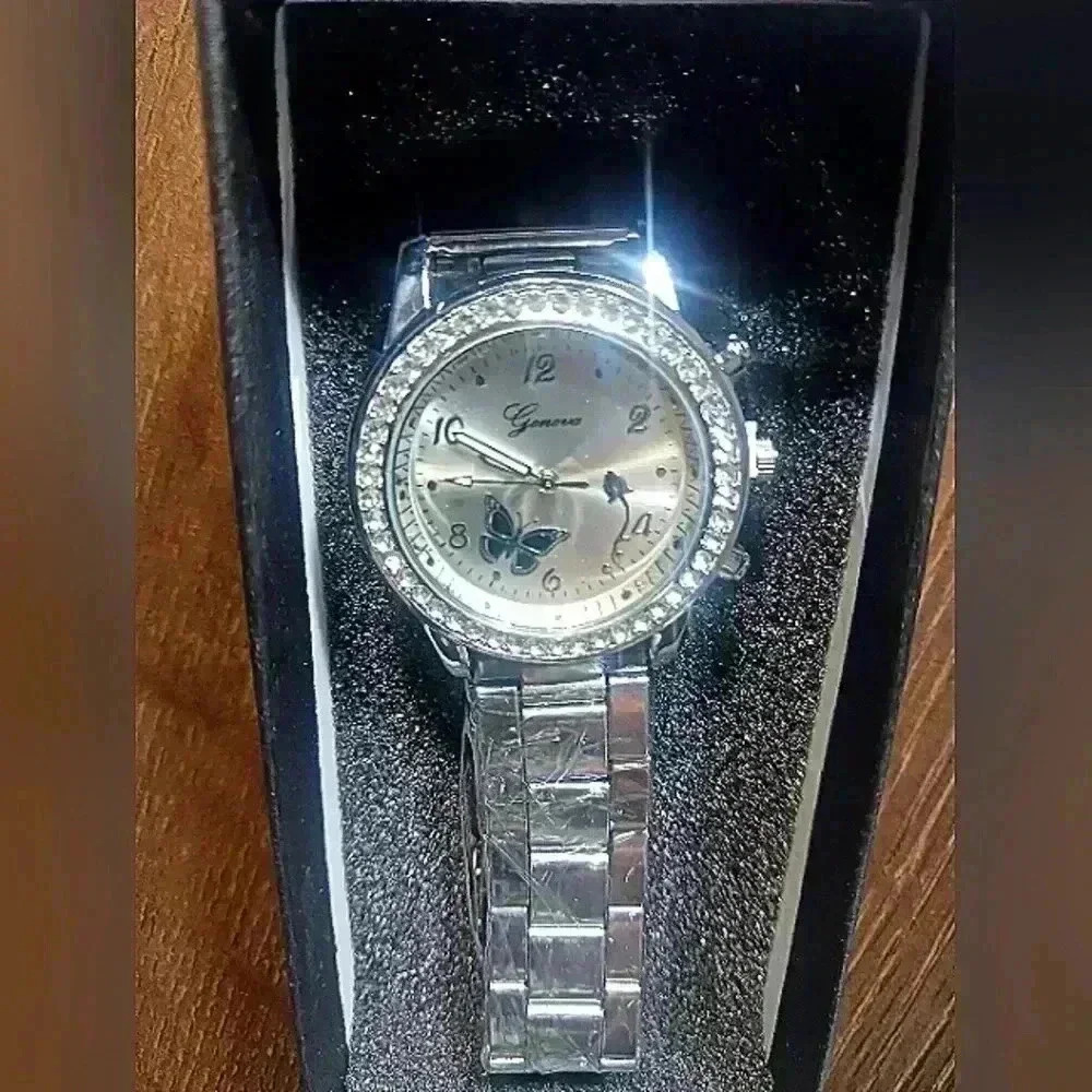 Geneva women's rhinestone butterfly watch - Picture 2 of 7